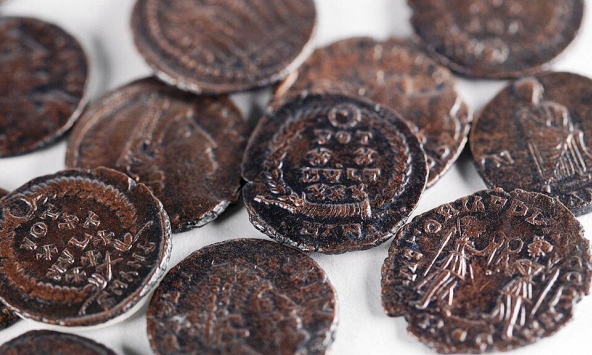 Bí mật lịch sử từ kho báu tiền cổ 1.600 năm tuổi dưới lòng đất Israel