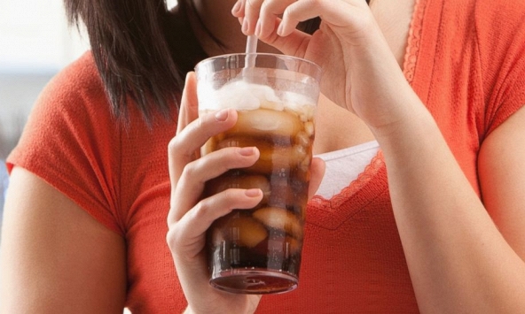 Nước ngọt có đường làm tăng nguy cơ trầm cảm ở phụ nữ