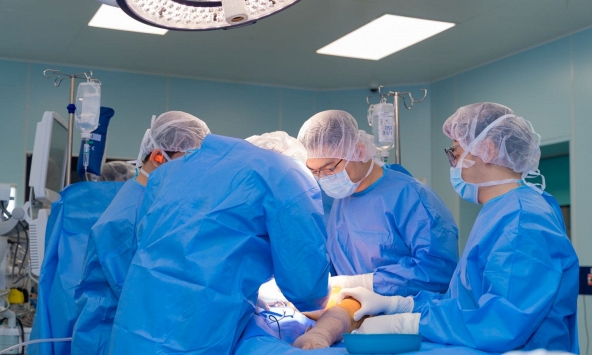 Bệnh nhi đầu tiên tại Việt Nam được thay thành công khớp háng bằng công nghệ in 3D