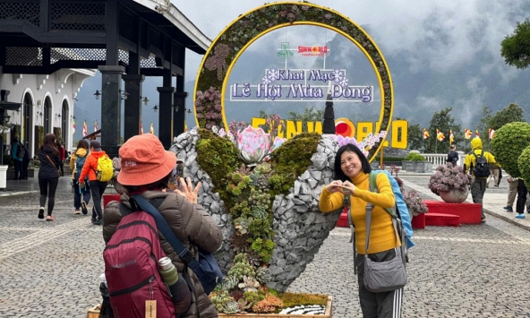 Chiêm ngưỡng thế giới Sen đá độc đáo tại Lễ hội Hoa Sen đá 2025 