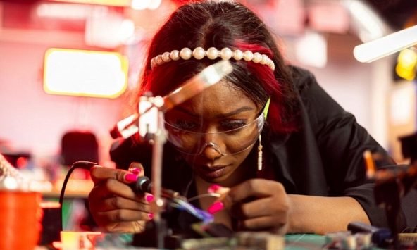 Nghịch lý phụ nữ ngành STEM tại châu Phi: khi tài năng vượt trội nhưng chật vật tìm cơ hội trong ngành công nghệ