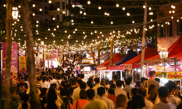 Bùng nổ khách quốc tế ở nam đảo Phú Quốc: Chủ đầu tư mở rộng kinh doanh khách sạn, nhà hàng