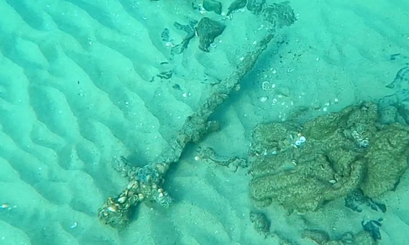 Thanh kiếm hiệp sĩ 800 năm tuổi lộ diện ngoài khơi biển Israel