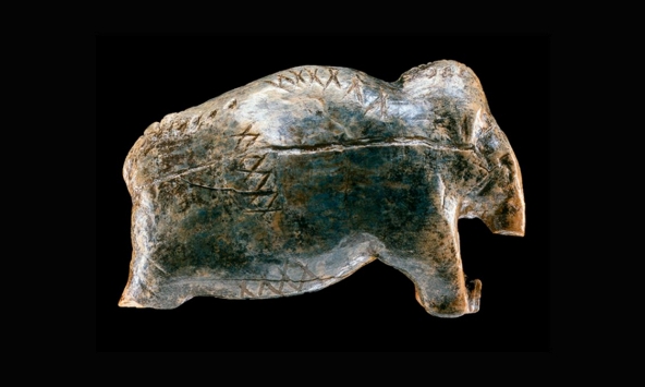 Phát hiện tiền thân chữ viết trên cổ vật thời đồ đá 40.000 năm tuổi