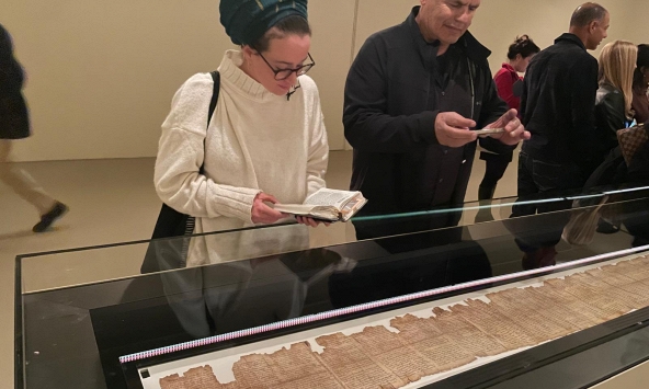 Cuốn Kinh Thánh cổ nhất thế giới lần đầu ra mắt công chúng