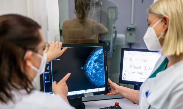 Số ca mắc ung thư vú ở phụ nữ trẻ tăng 29% sau ba thập kỷ