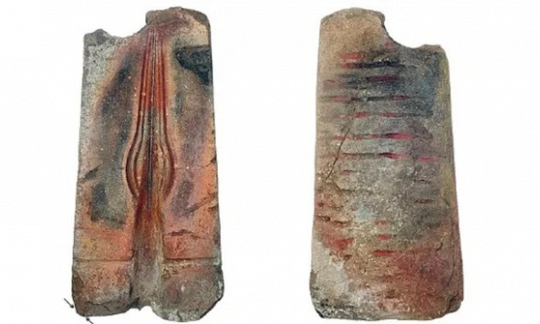 Bí ẩn khuôn đúc mũi giáo 3.300 năm tuổi dưới móng chuồng bò