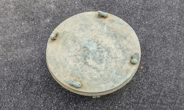 Phát hiện trống đồng 2.000 năm tuổi trong khu mộ cổ ở Trung Quốc