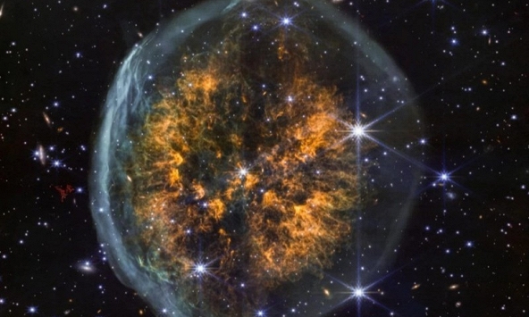 NASA công bố ảnh tinh vân “hình não người” hiếm thấy