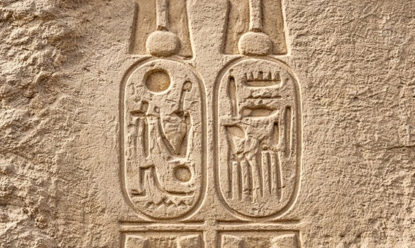 Lần đầu phát hiện phù điêu hoàng gia hiếm tại đền cổ ở Ai Cập