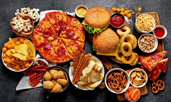 Thực phẩm siêu chế biến có thể âm thầm làm suy giảm khả năng tập trung của não bộ