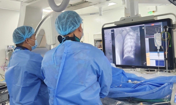 Bảo tồn thận ghép cho bệnh nhân U70 nhờ kỹ thuật chụp mạch bằng khí CO₂
