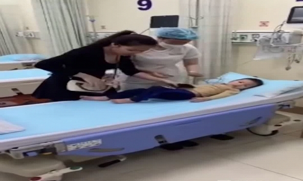 Một gia đình hốt hoảng, cầu cứu lực lượng CSGT trên cao tốc