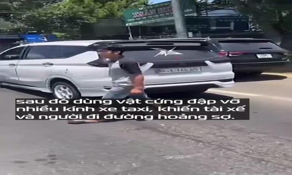 60 giây điên cuồng đập phá chiếc taxi chở vợ, người đàn ông nhận cái kết đắng