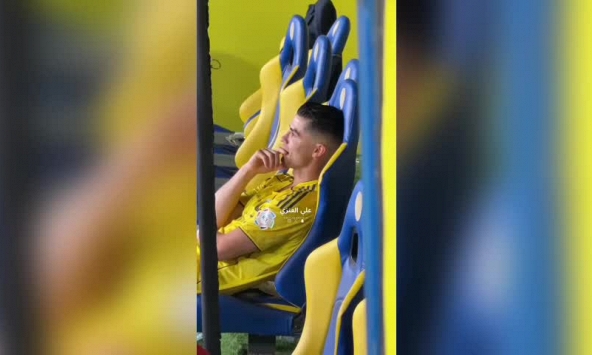 Video: Ronaldo sụp đổ như sắp khóc
