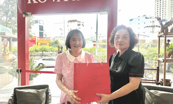 Hội Nữ trí thức Việt Nam thăm và làm việc tại Tập đoàn Sơn Kova: Tôn vinh sự sáng tạo và bền bỉ làm giàu bằng nghiên cứu khoa học