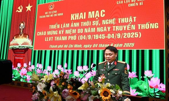 Khai mạc triển lãm ảnh nhân kỷ niệm 80 năm Ngày truyền thống Lực lượng vũ trang TP.HCM