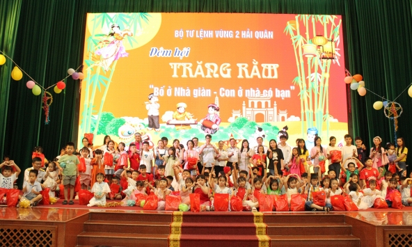 “Bố ở Nhà giàn - Con ở nhà có bạn”: Trung thu ấm áp tại Vùng 2 Hải quân