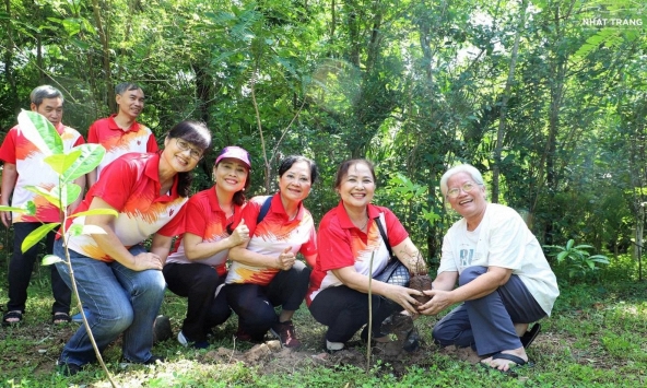 Gần 30 năm phục hồi hệ sinh thái rừng và bảo tồn cây Buông